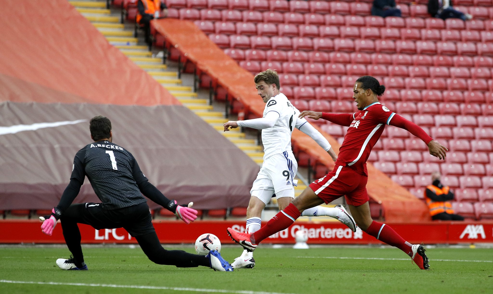 而球迷通过 而球迷通过